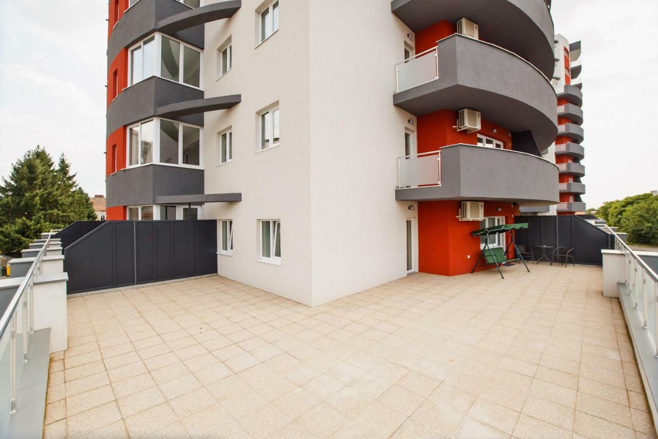 Spacious & Bright 2 Bedroom Central Apartment 拉迪亚 外观 照片